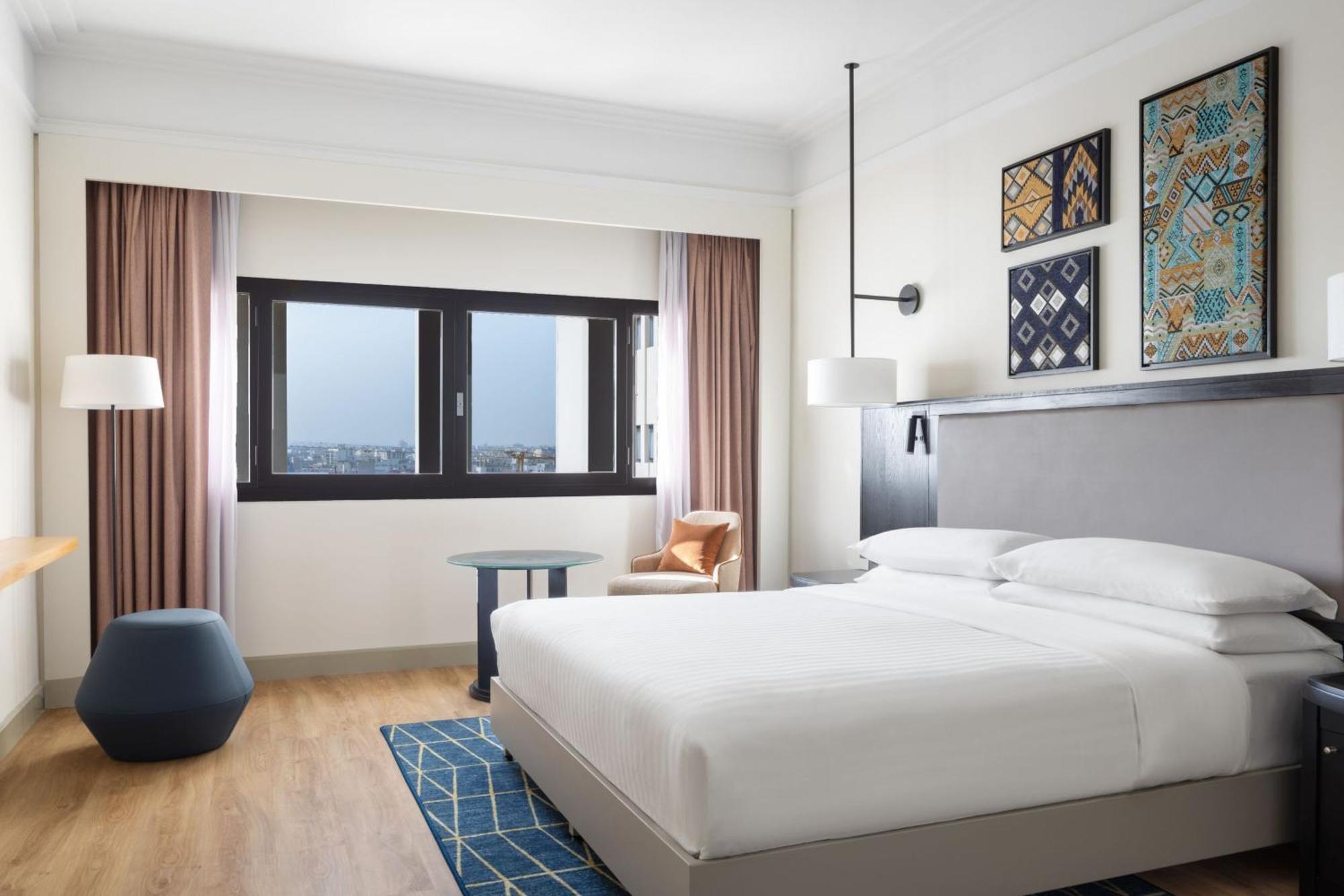 Deluxe King Room City View