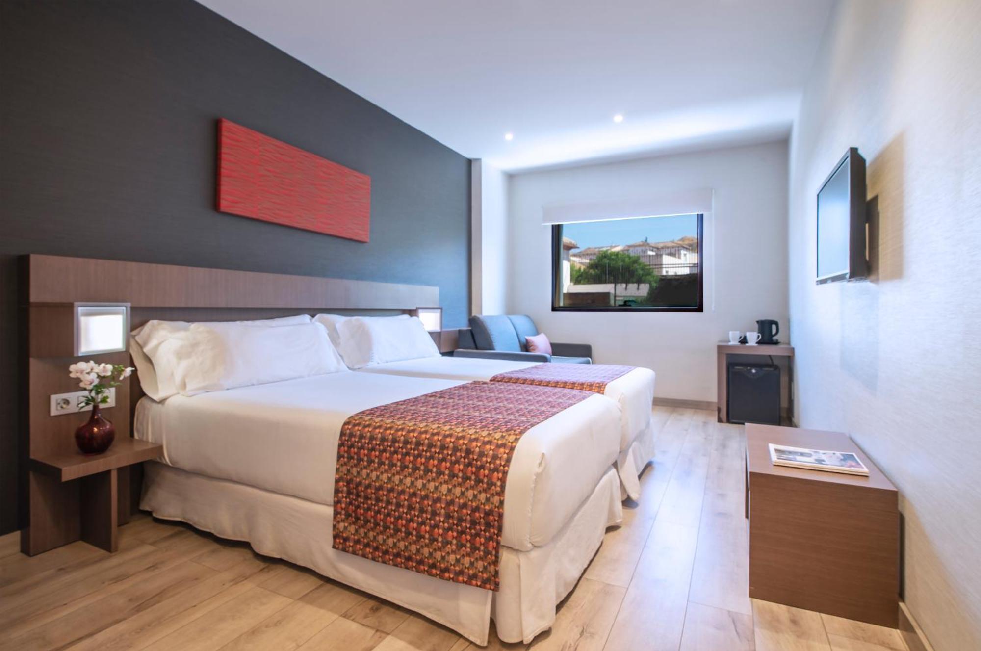 Chambre Triple (2 Adultes & 1 Enfant)