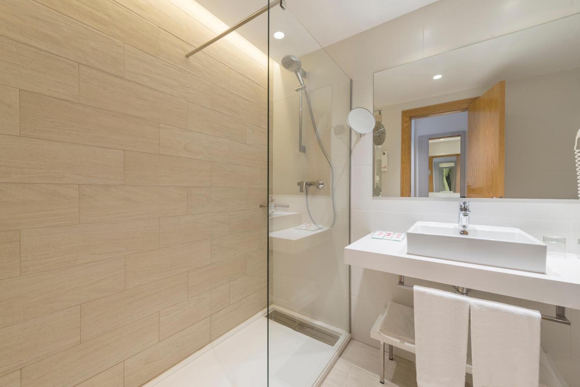 Habitación Doble con balcón (1 adulto)