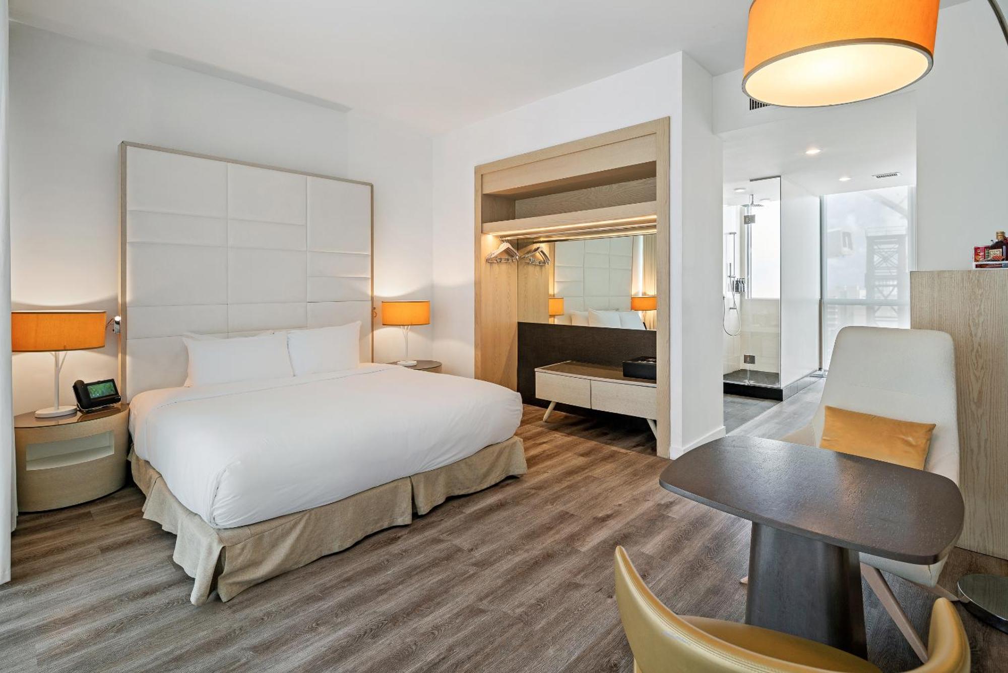 Habitación con balcón y vistas a la ciudad - Cama extragrande