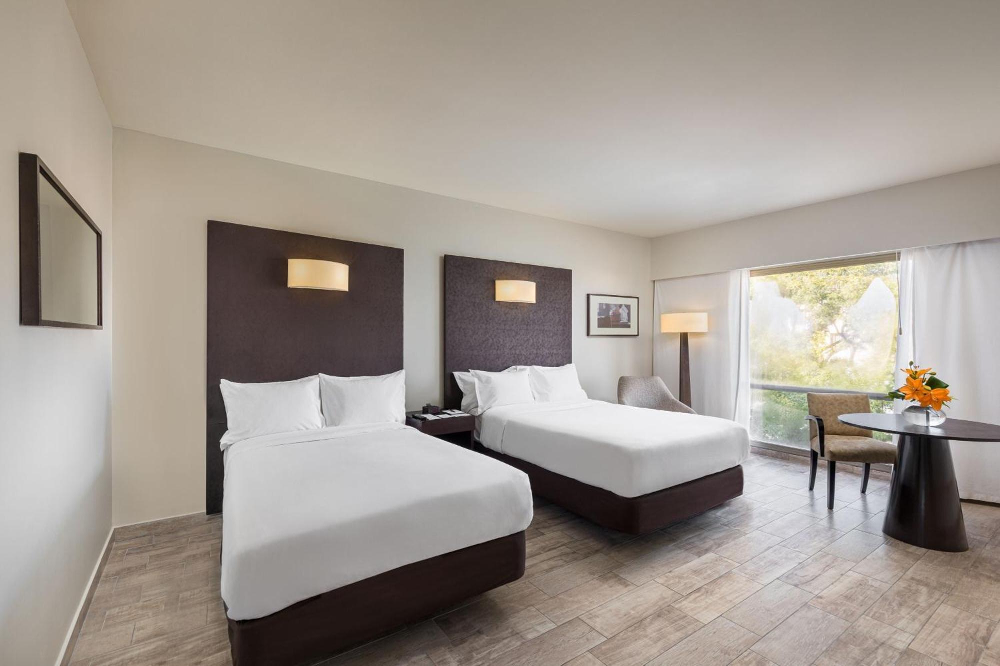 Quarto Club com 2 Camas de Solteiro e Acesso à Área VIP