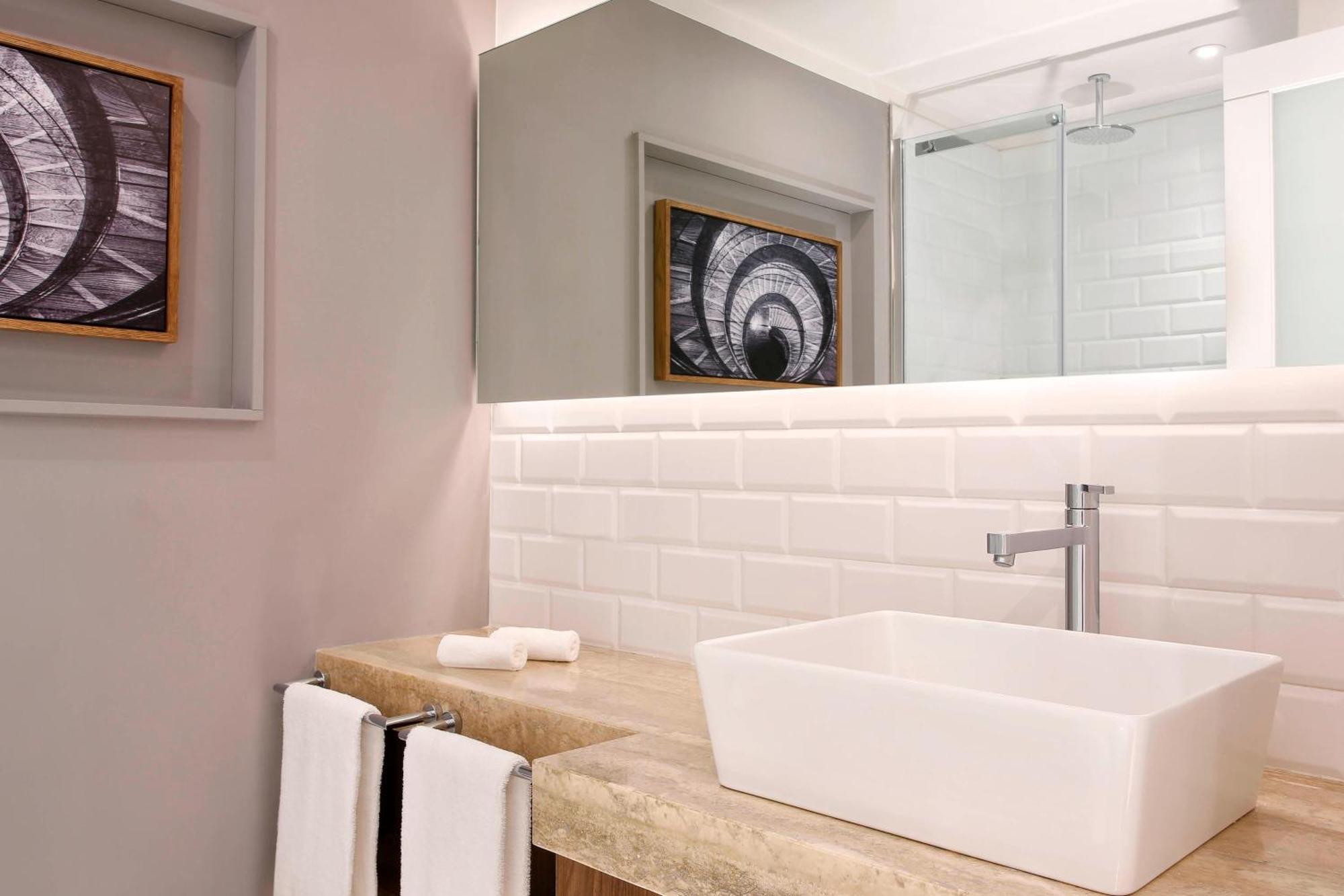 Habitación Doble Executive más amplia con vistas a la ciudad - 1 cama extragrande
