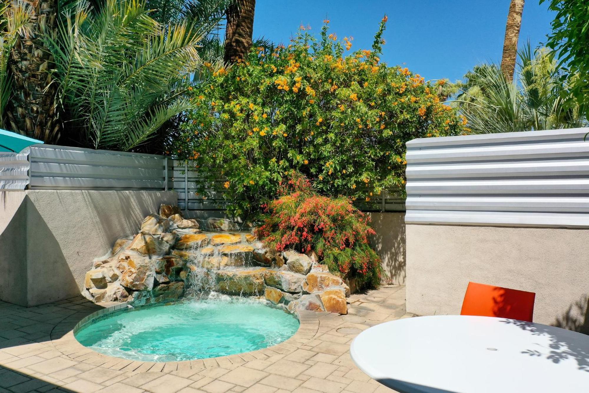 Suite with Hot Tub,1639648266:JPEG