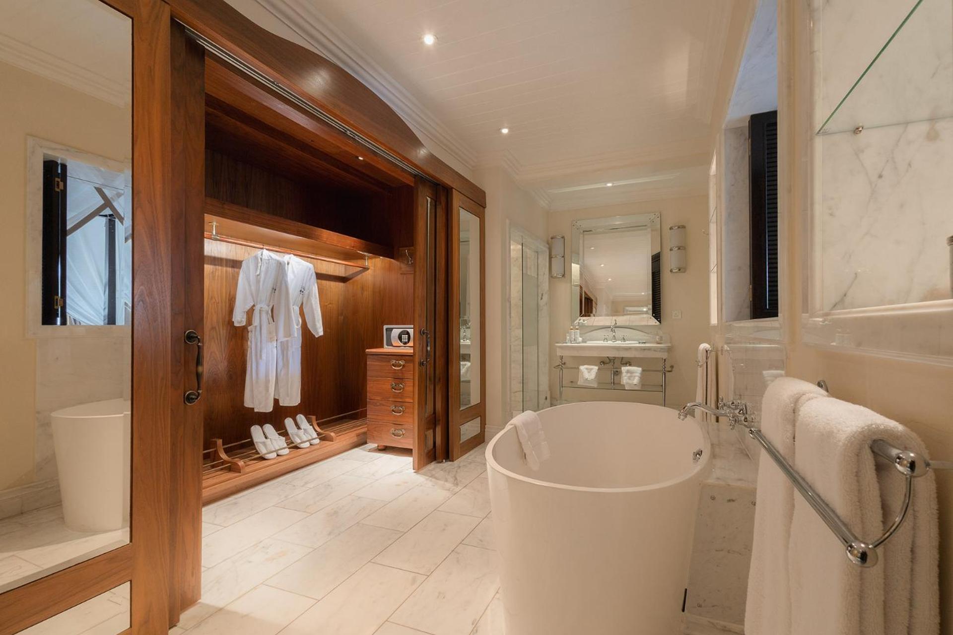 Hemingways Suite