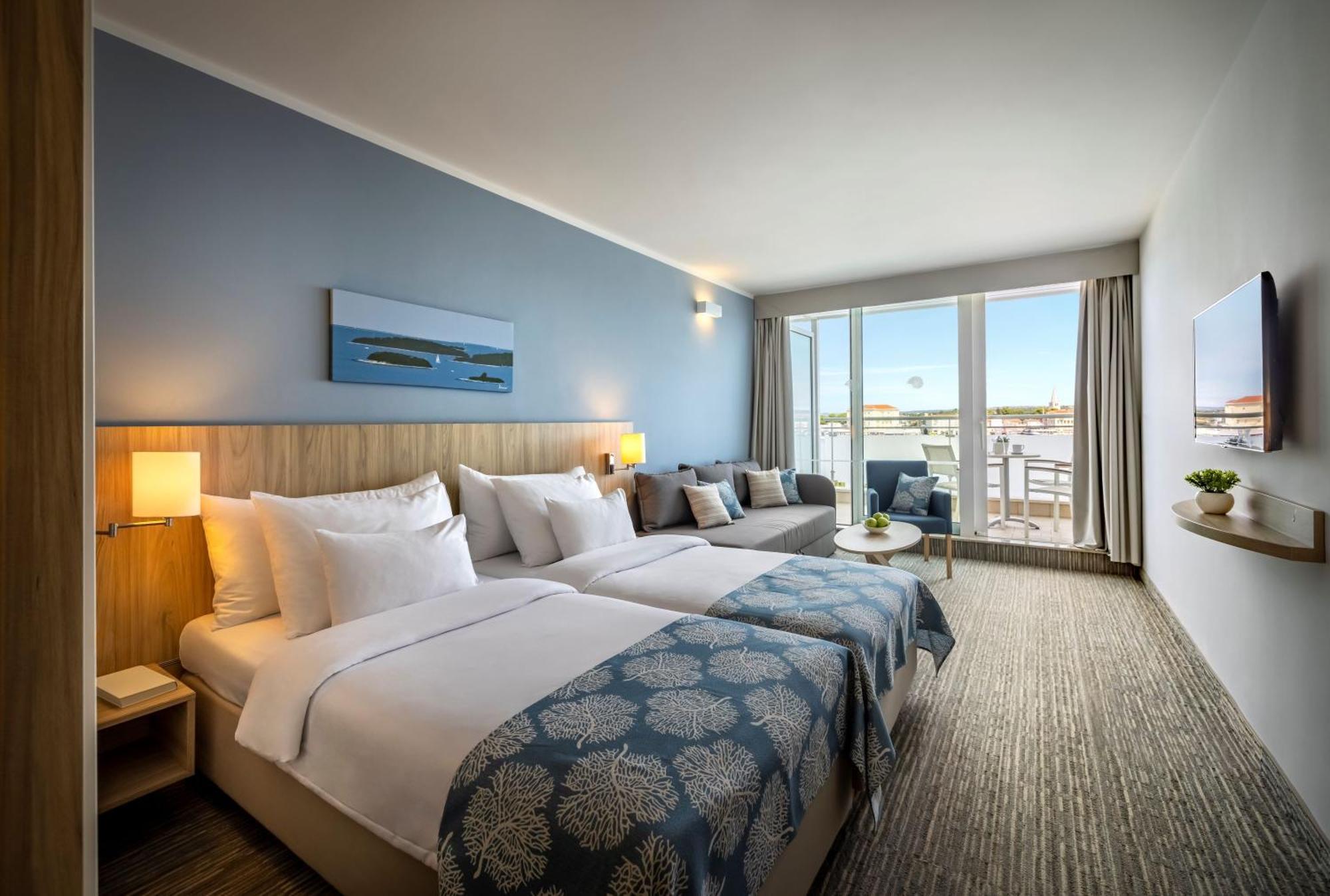 Room 21 Seaview Hotel