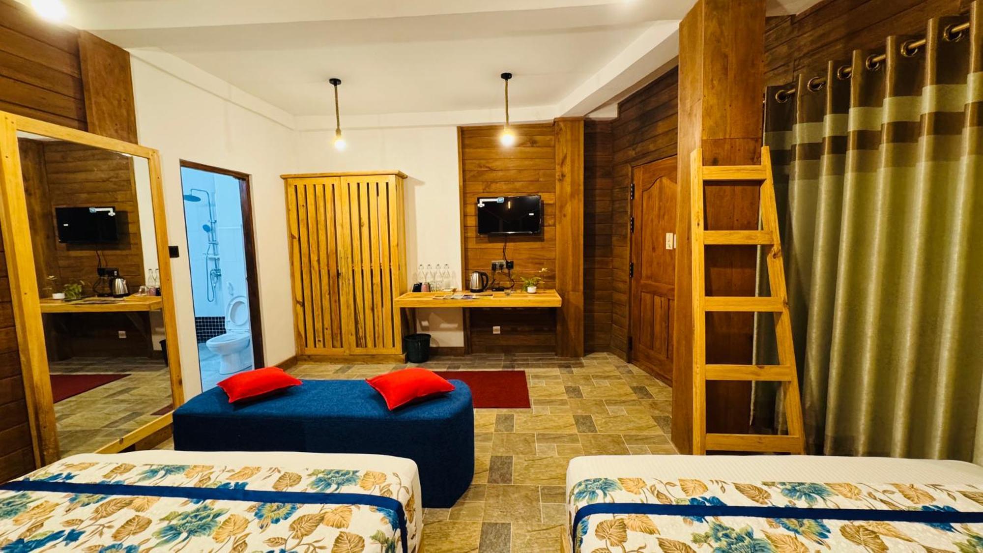 Deluxe Family Suite