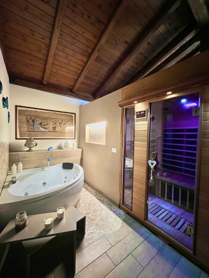 King Room Spa Bath,1643339692:JPEG