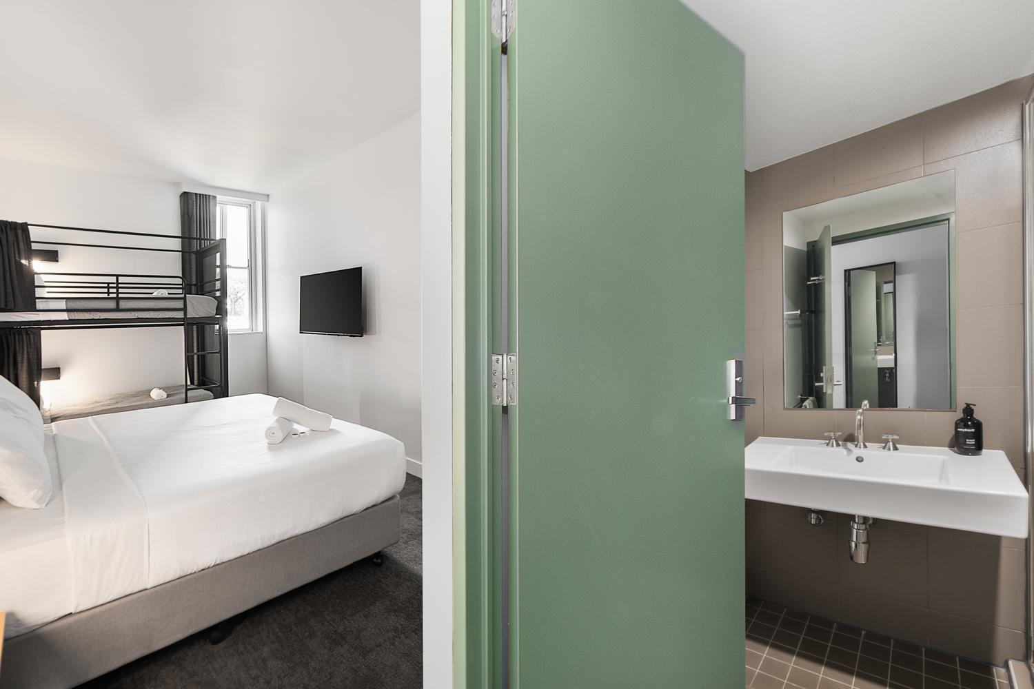 Zimmer mit Kingsize-Bett Plus 2 mit eigenem Bad