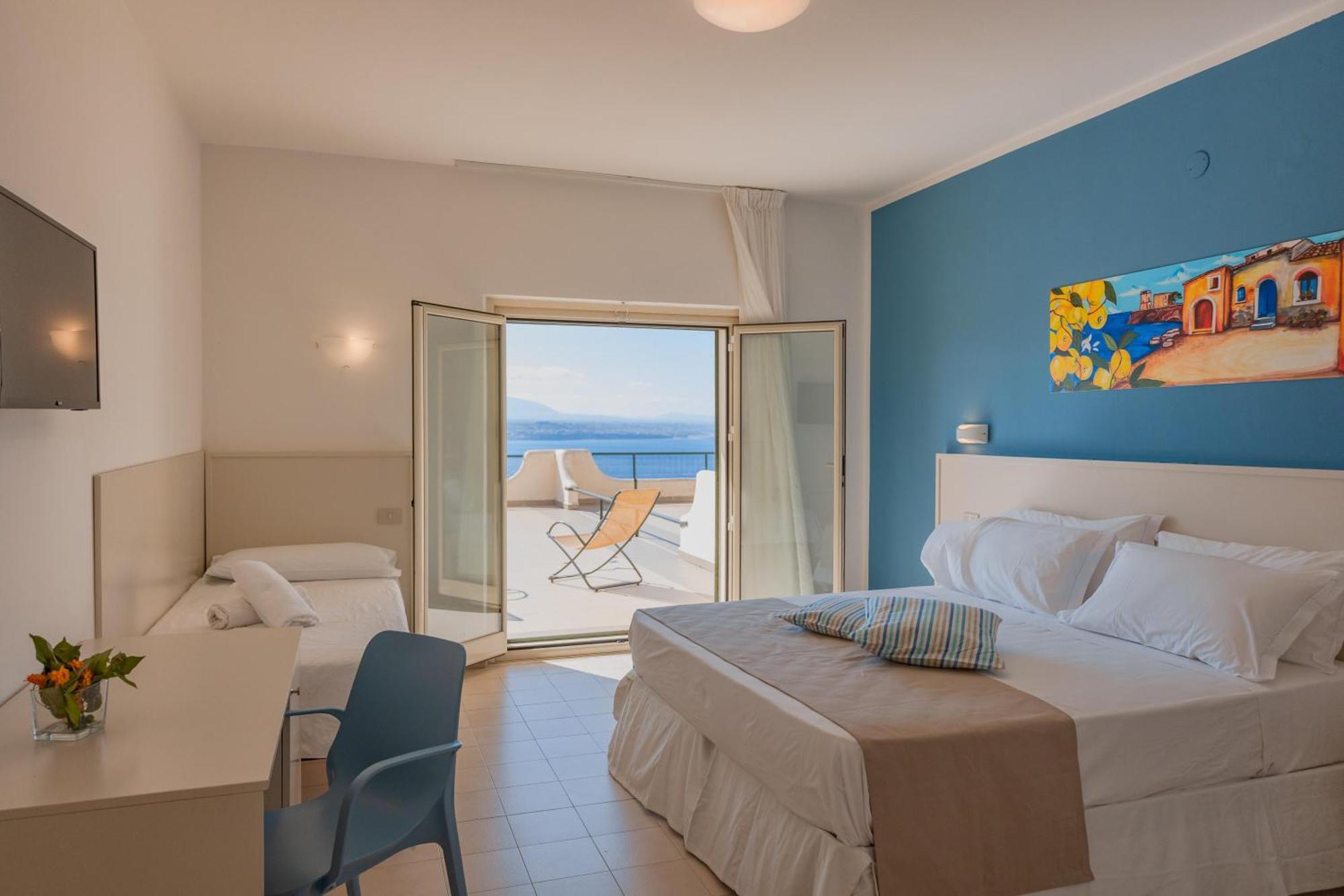 Comfort Driepersoonskamer met Uitzicht op Zee