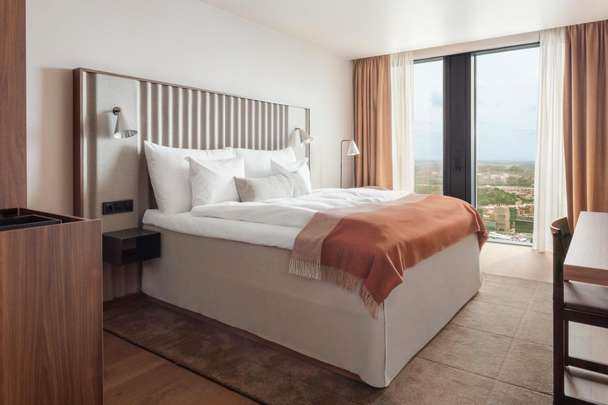Superior Room (58th Floor)
