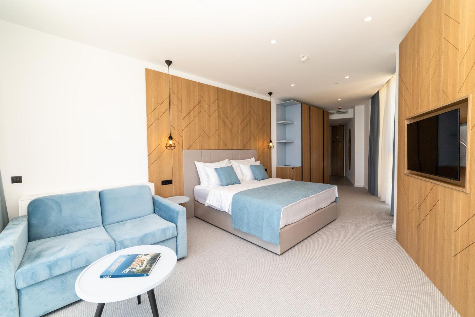 Deluxe Double Room with Side Sea View and Extra Bed