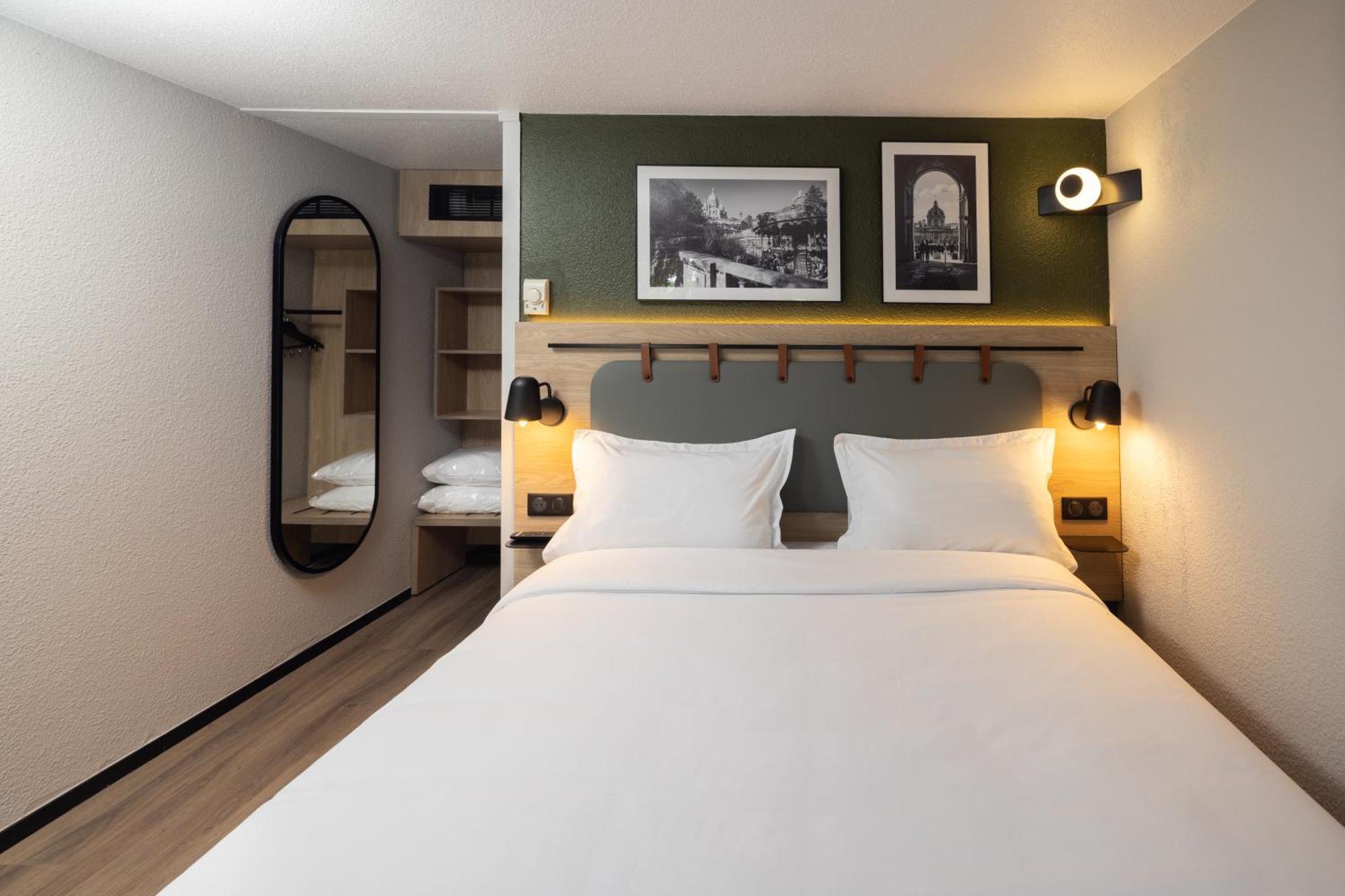 Standard Room - 1 Queen Bed,1636000780:JPEG