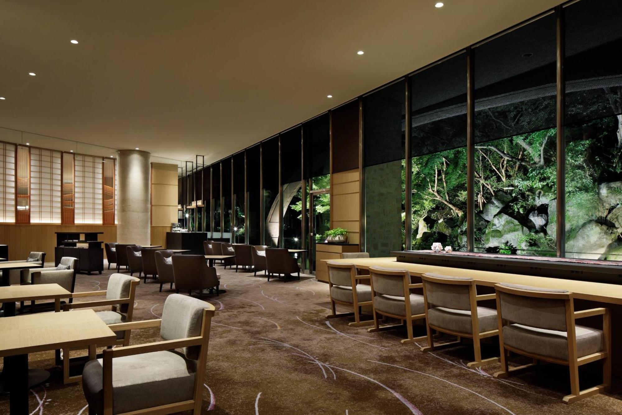King Room Club Floor