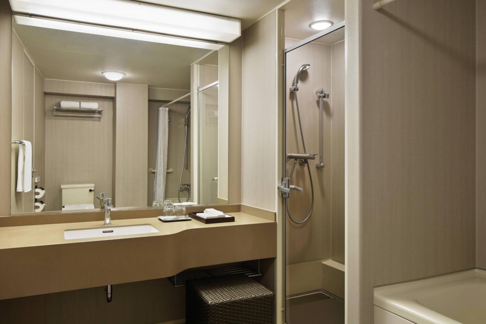 Twin Room Shower Club Floor