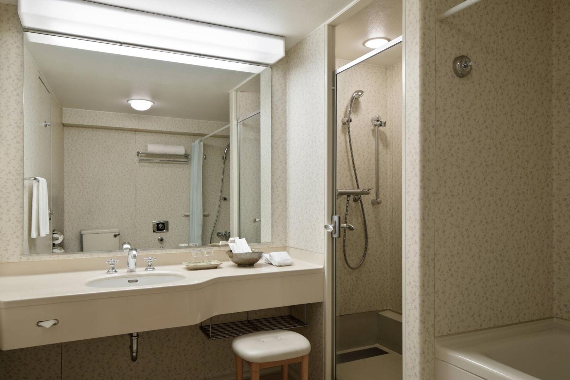 Twin Room Shower