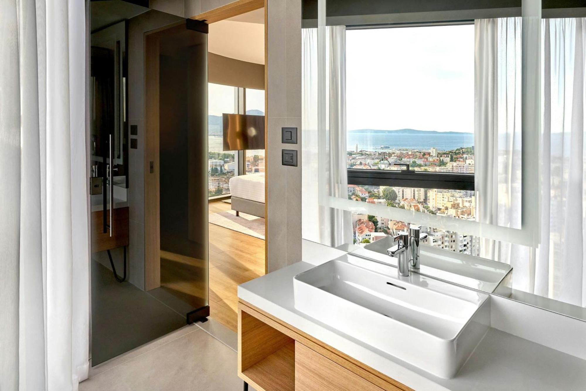 Premium Twin Room with Sea View - Corner