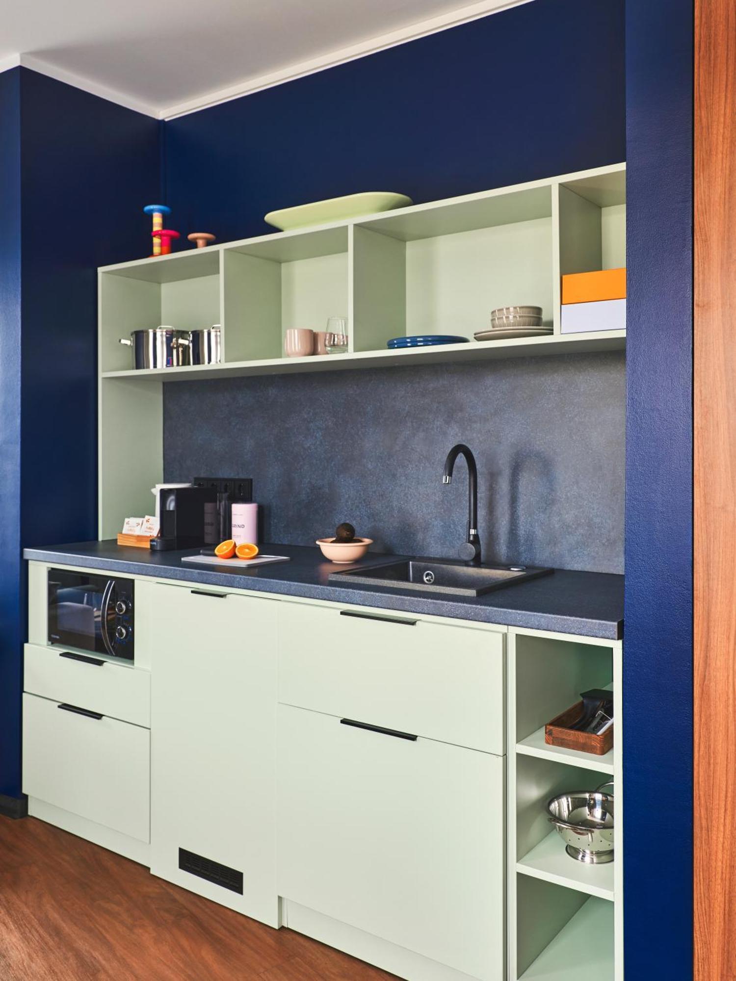 Medium Studio Kitchenette