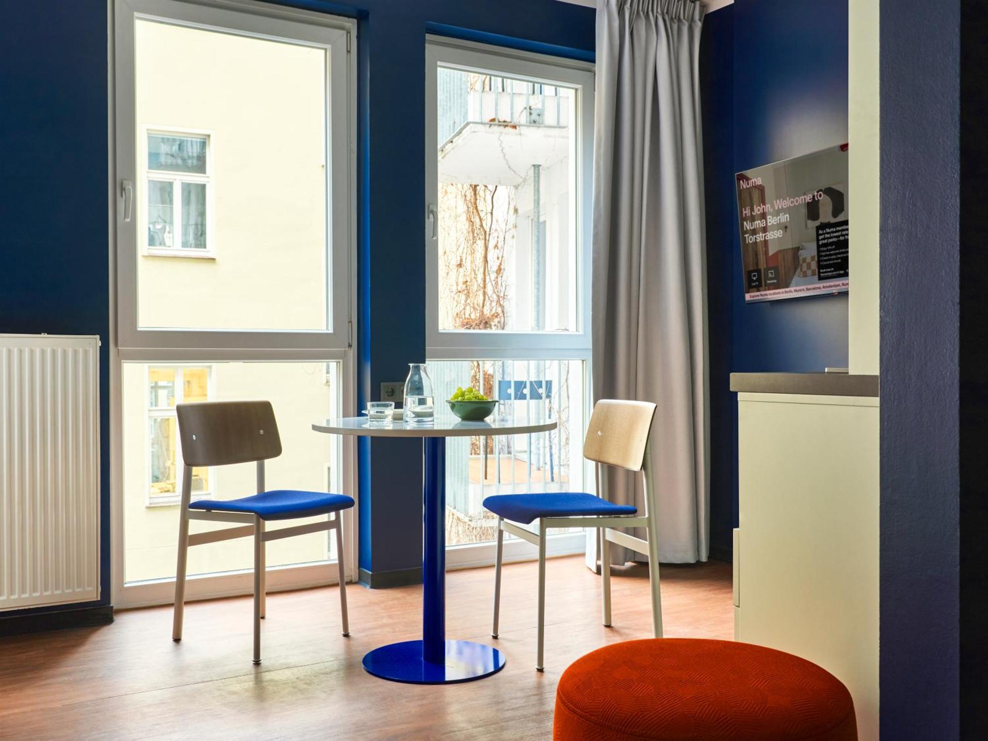 Medium Studio Kitchenette