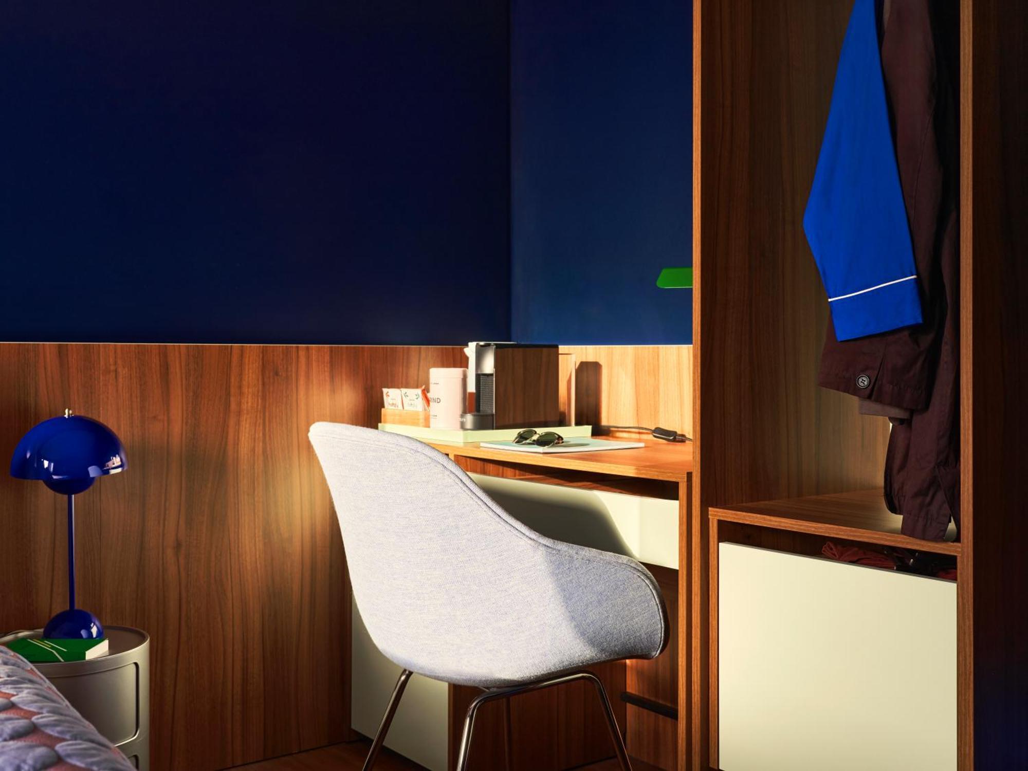 Medium Room