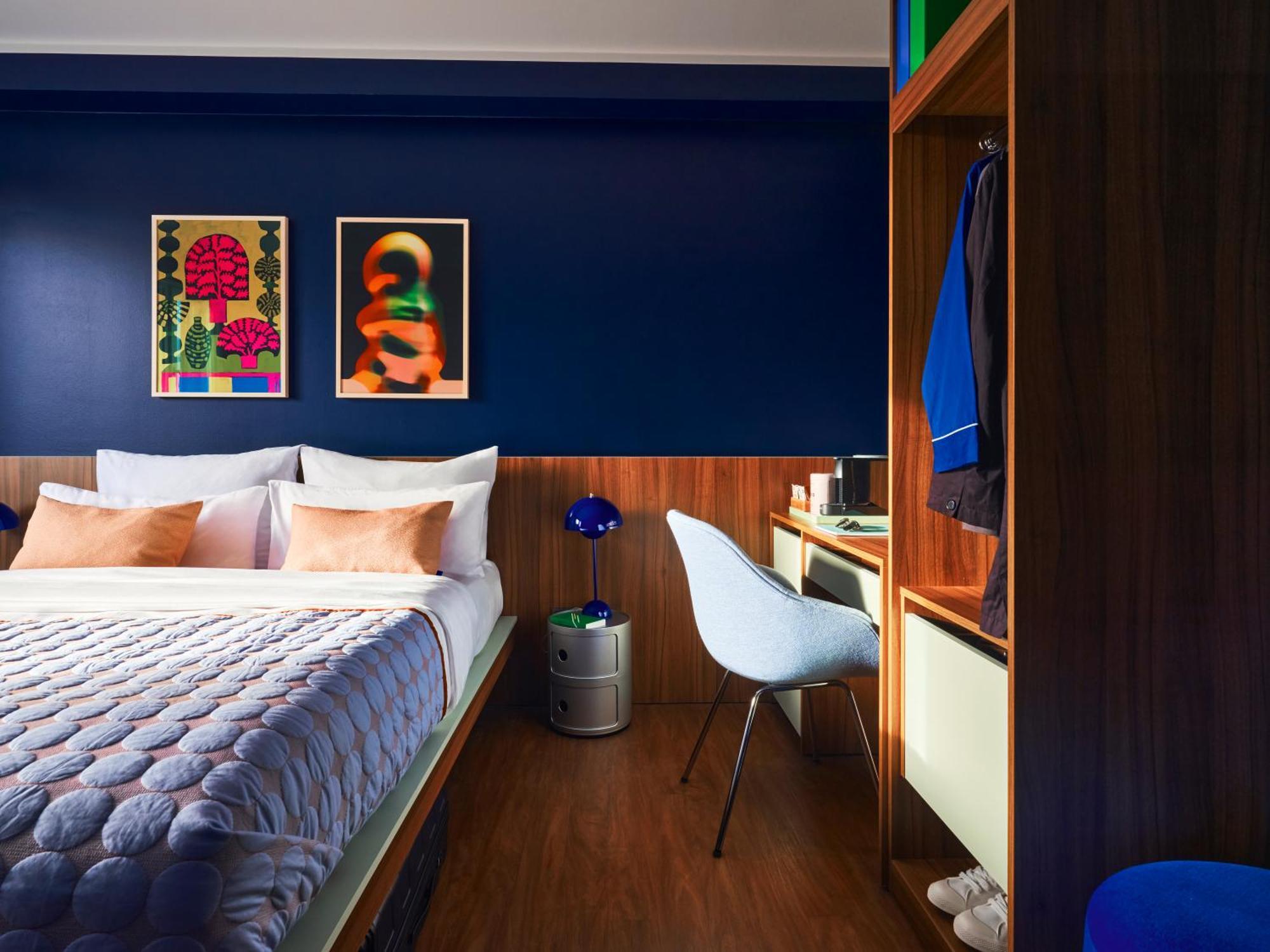 Medium Room