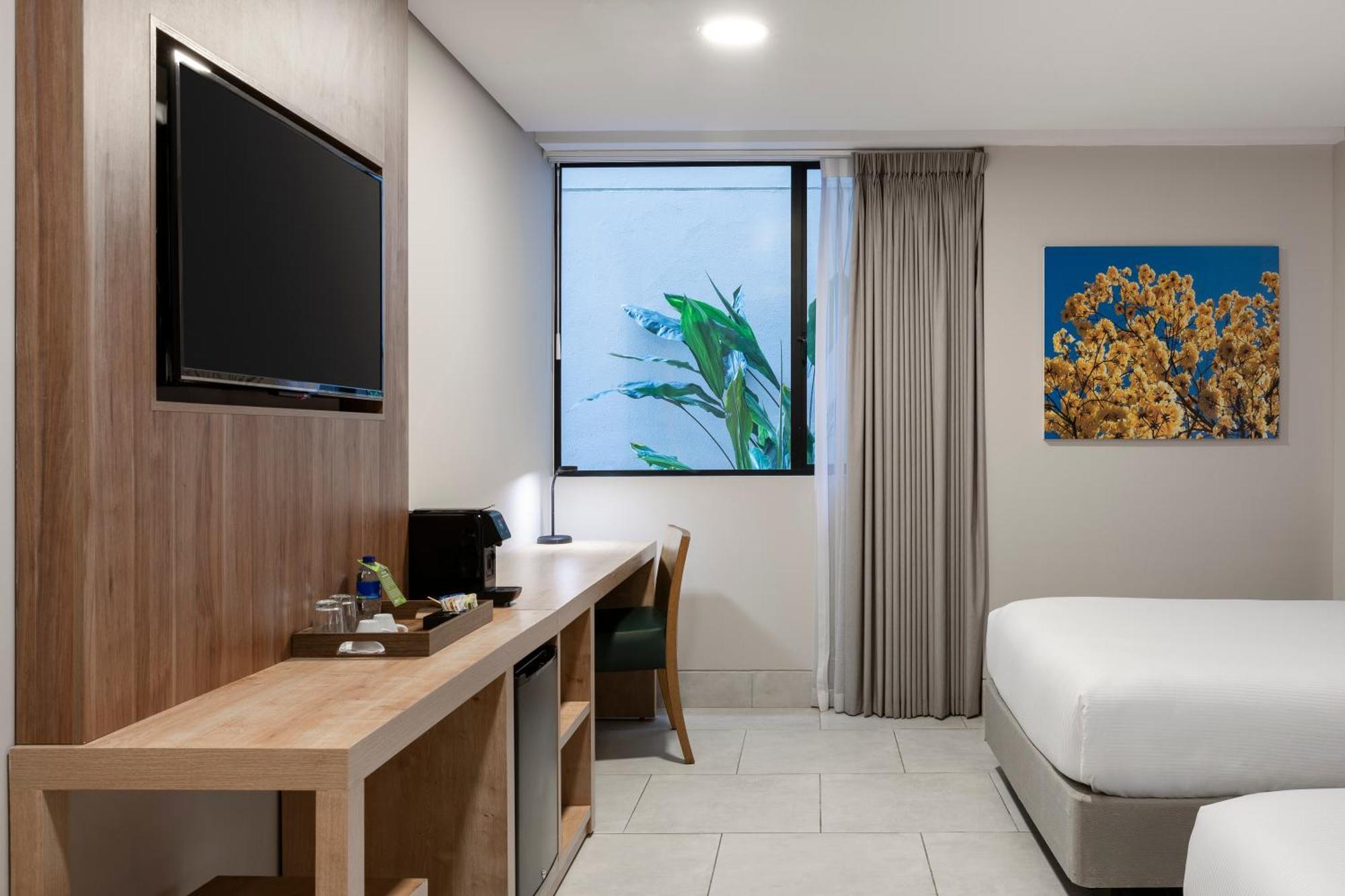 Quarto Duplo com 2 Camas de Casal