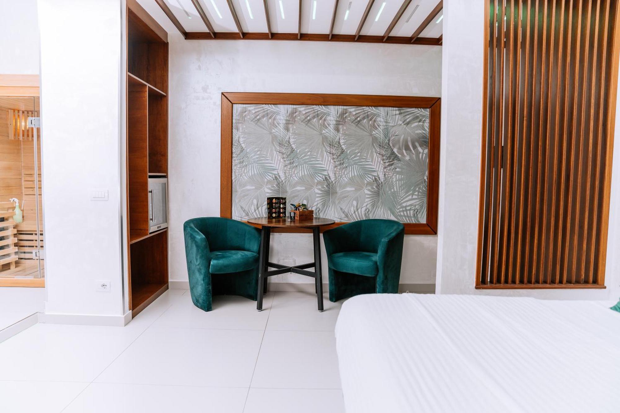 Queen Suite Spa Bath