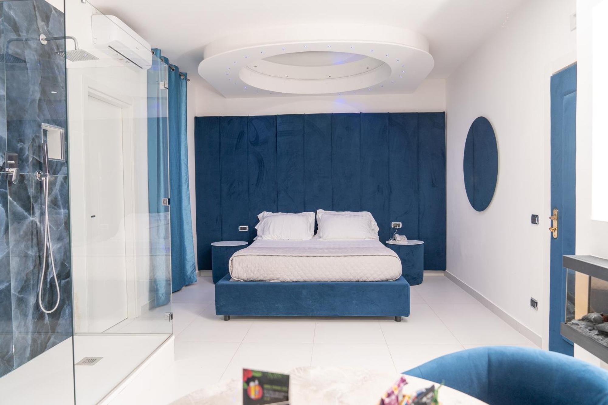 King Suite Spa Bath