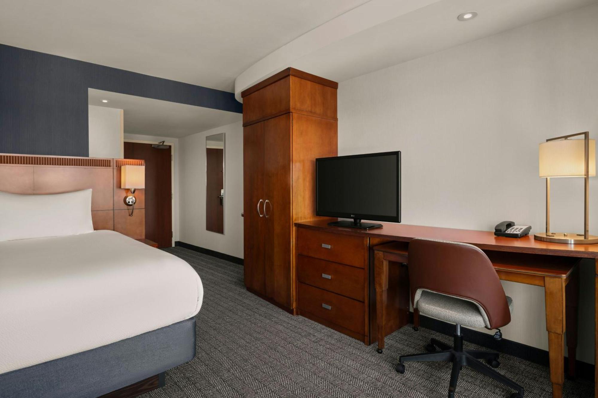 King Room with Water View and Sofa Bed,1654270391:JPEG