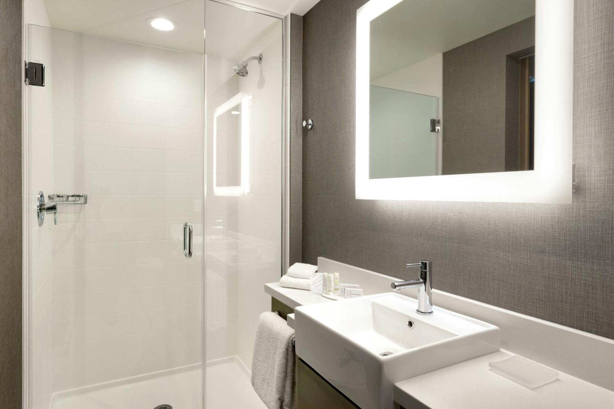 King Suite with Roll-In Shower and Trundle Sofa - Mobility Access/Hearing Accessible
