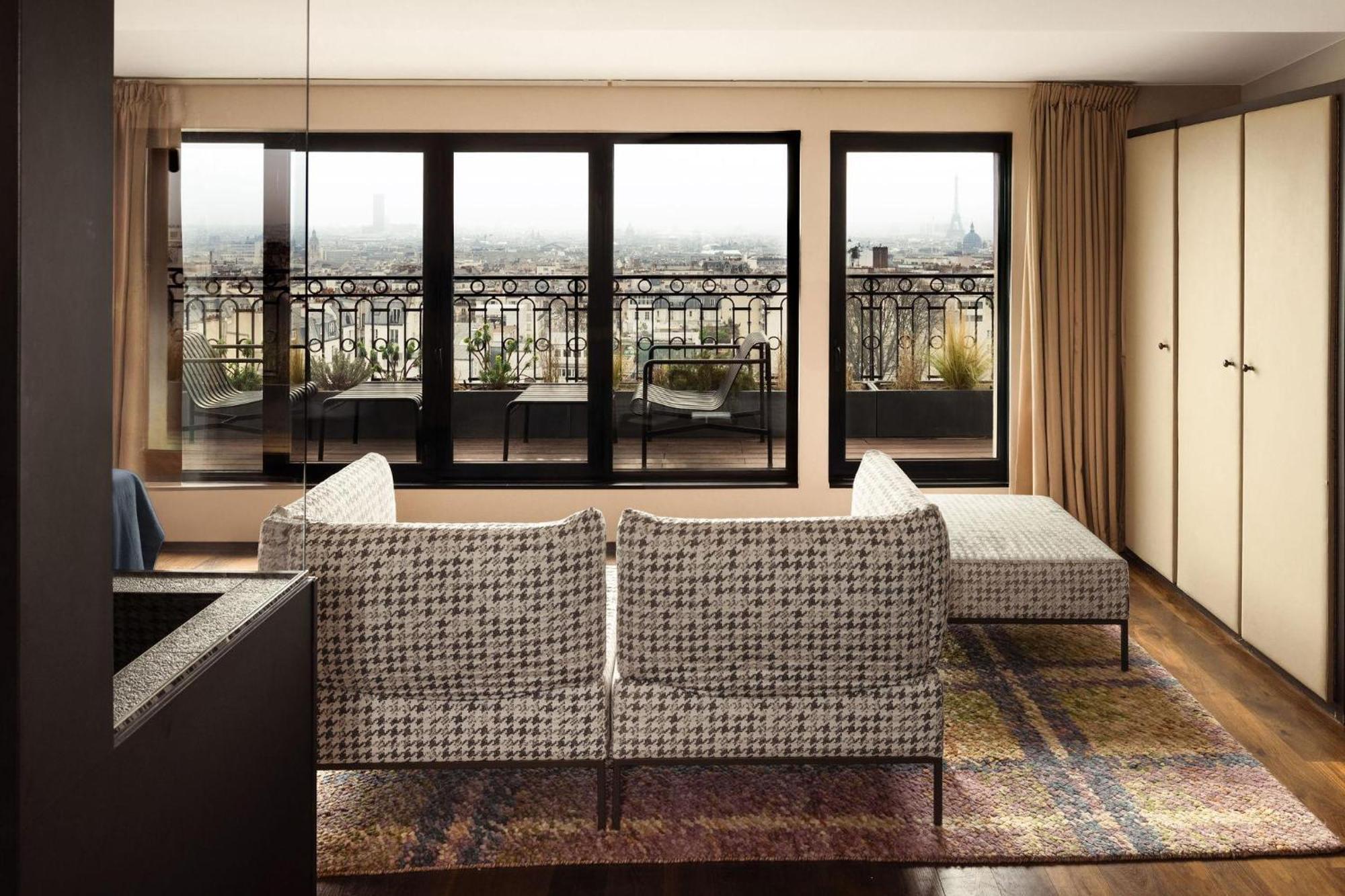 Penthouse – Panoramic View of the Eiffel Tower