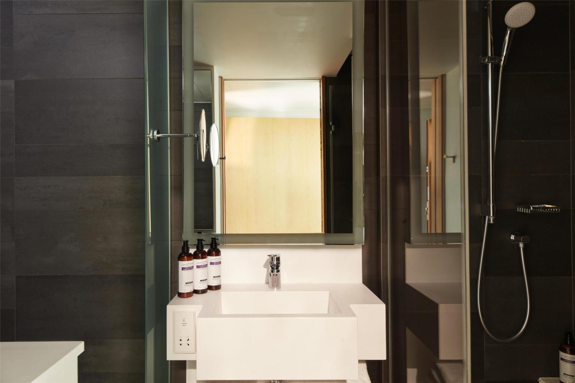 Quarto Familiar com Vista Cidade
