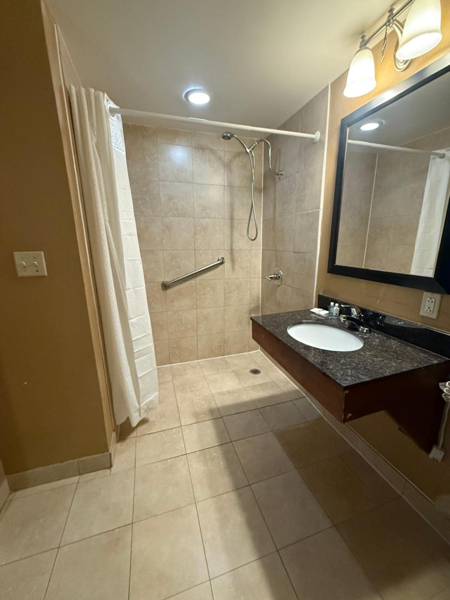Queen Room - Accessible/Nonsmoking