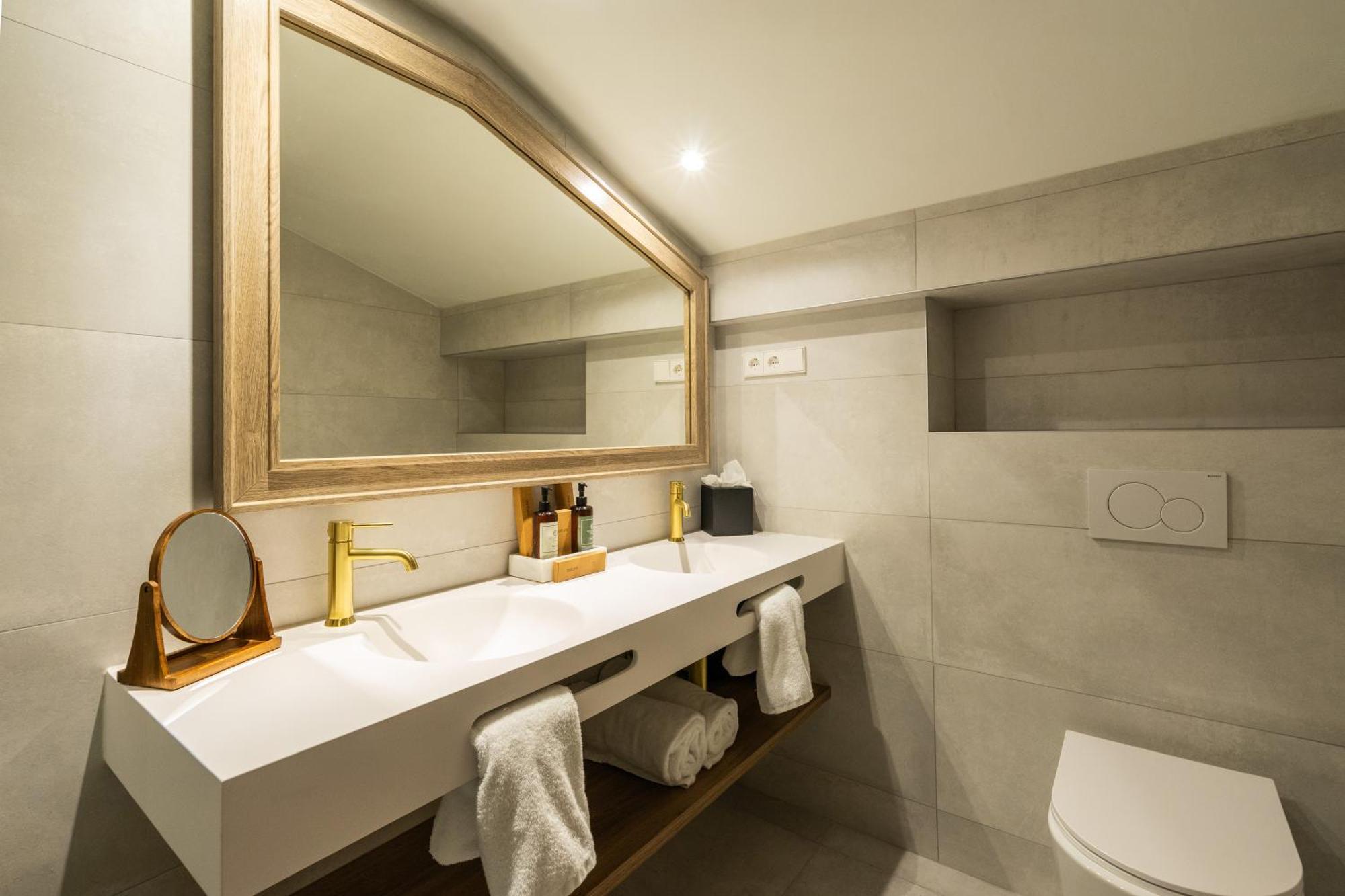Double Room,1671201398:JPEG