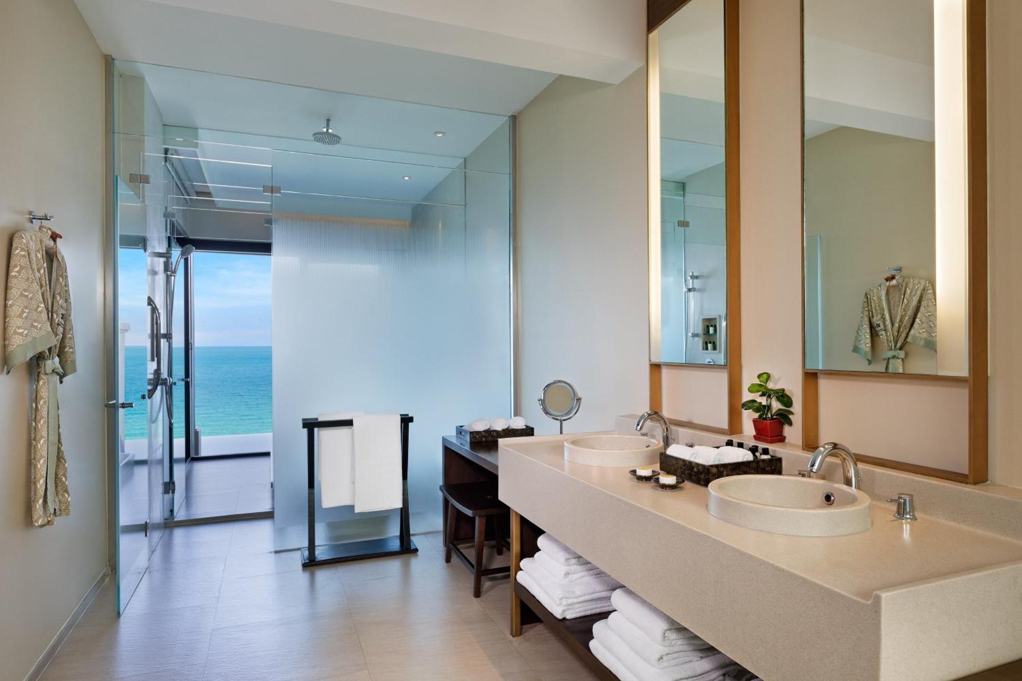 Suite Grand Pool con 1 Letto King-Size, Divano-Letto e Vista Oceano