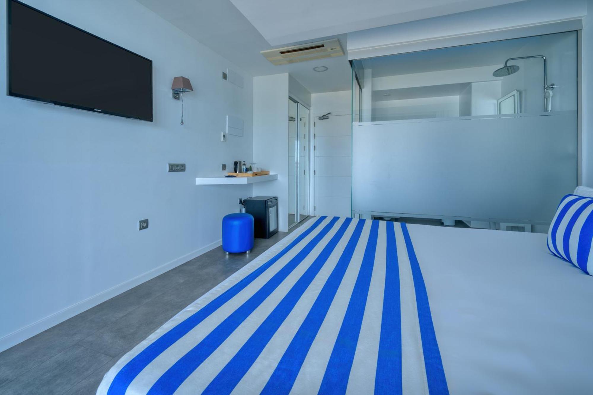 Double Room - Disability Access with Balcony and Sea View,1672624398:JPEG