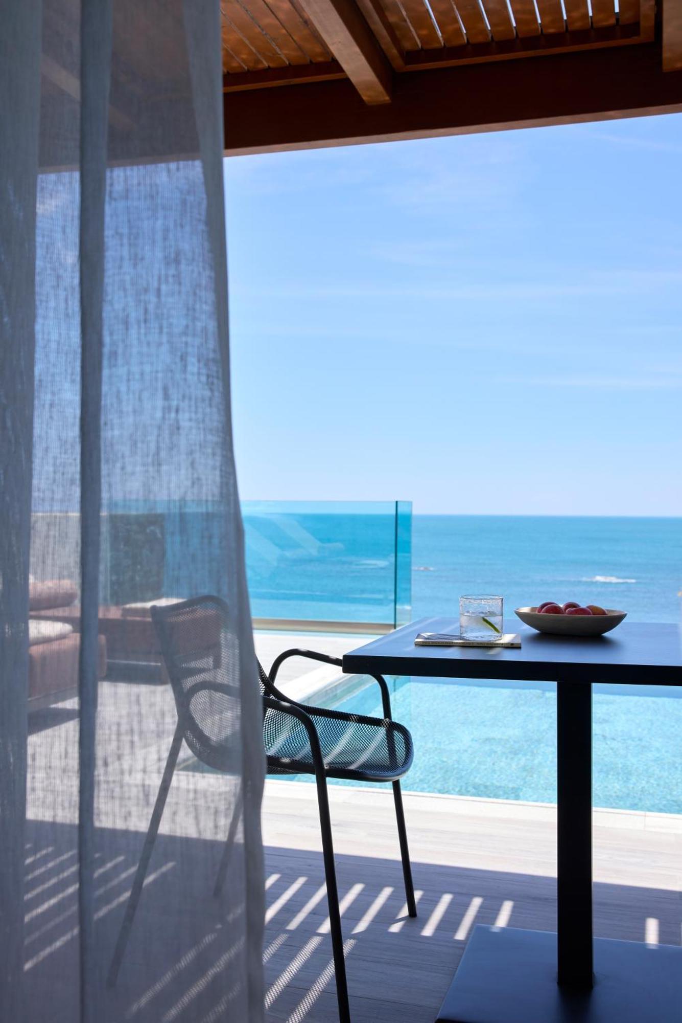 Executive Suite with Private Pool,1679582694:JPEG