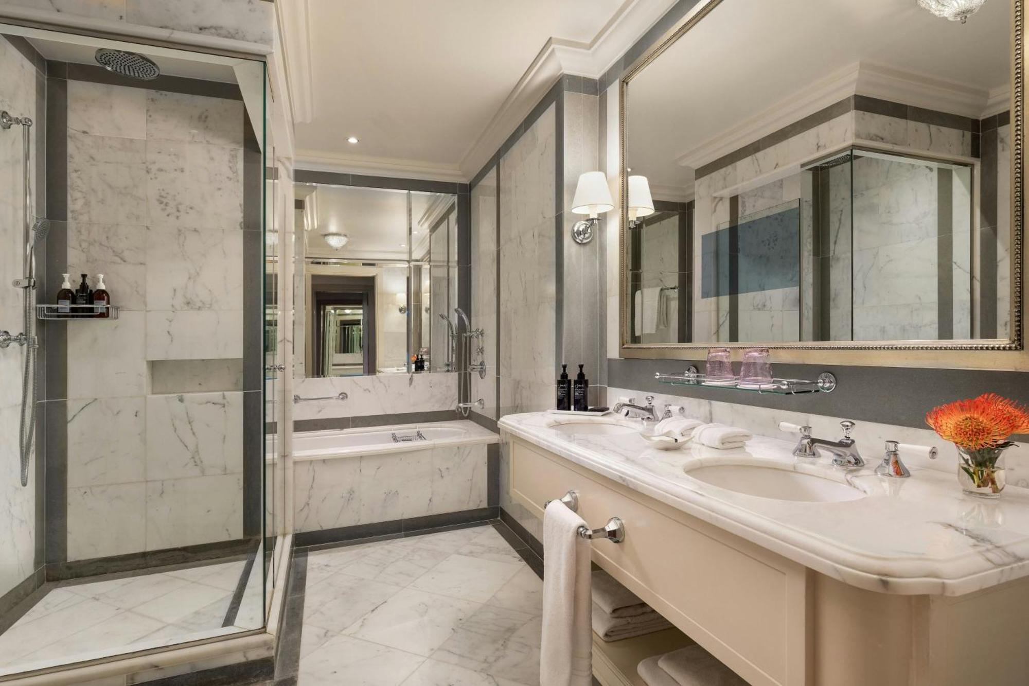 Contemporary Luxury King Suite River View