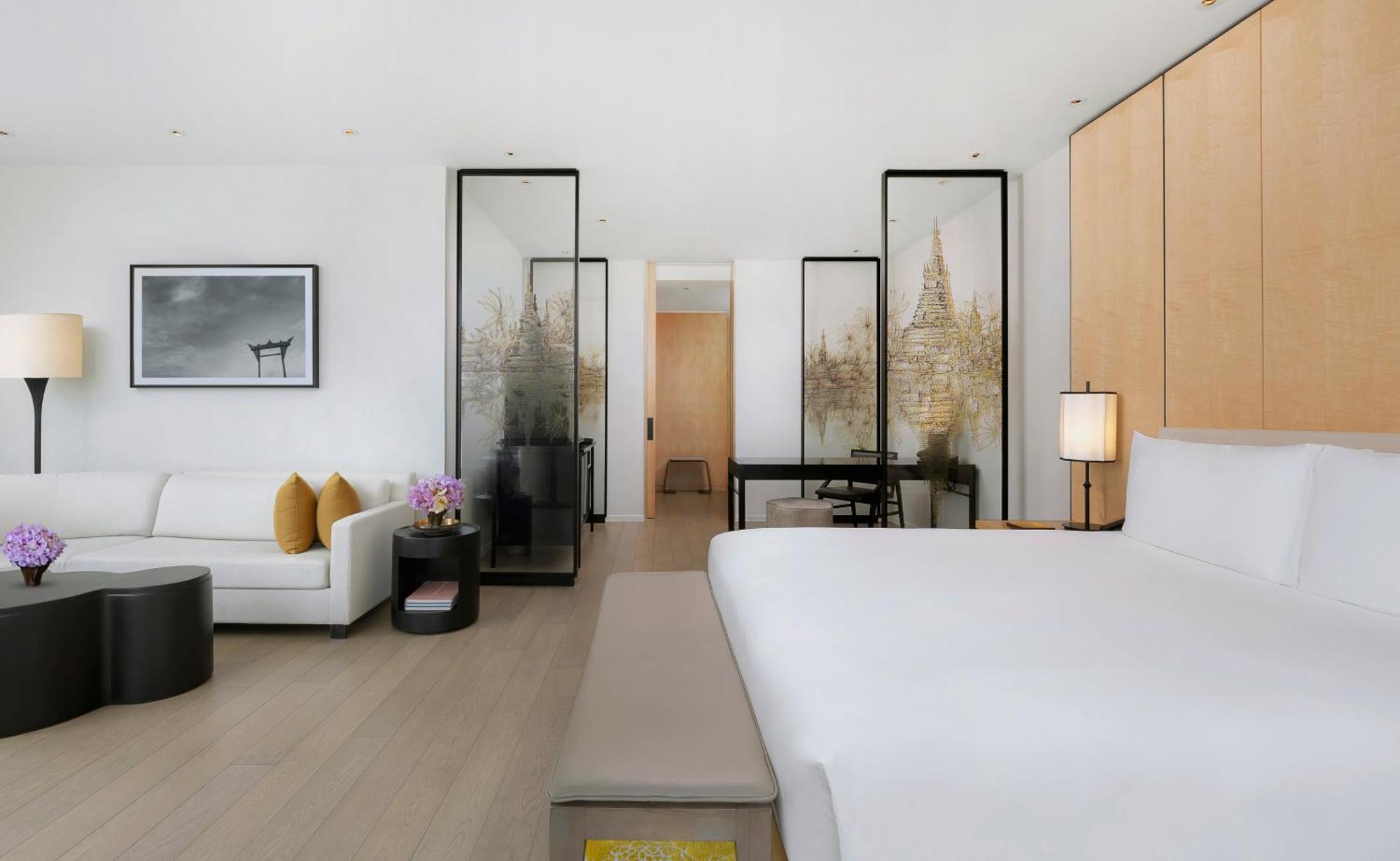 Corner King Room