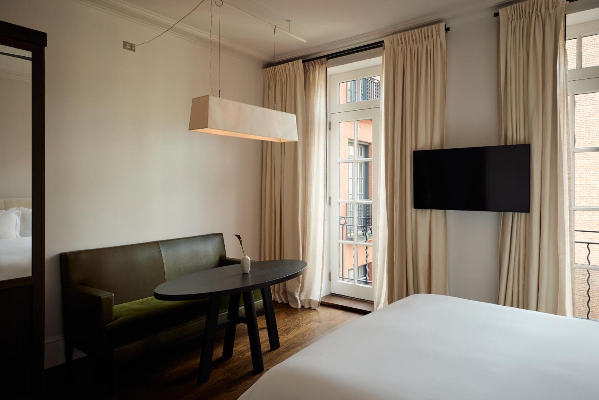 Courtyard Room,1772915725:JPEG