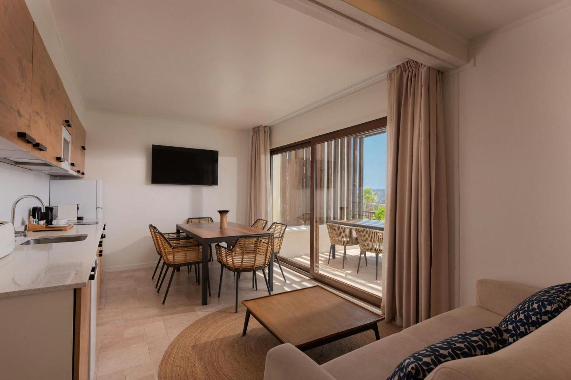 Three-Bedroom Comfort Villa with Balcony and Sea View