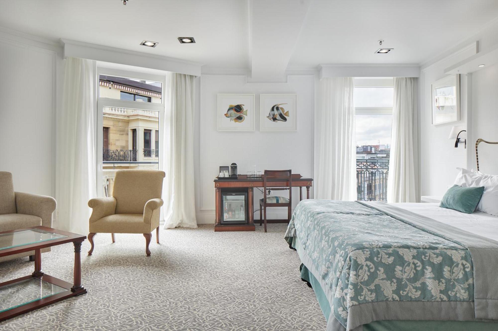 Grand City Room