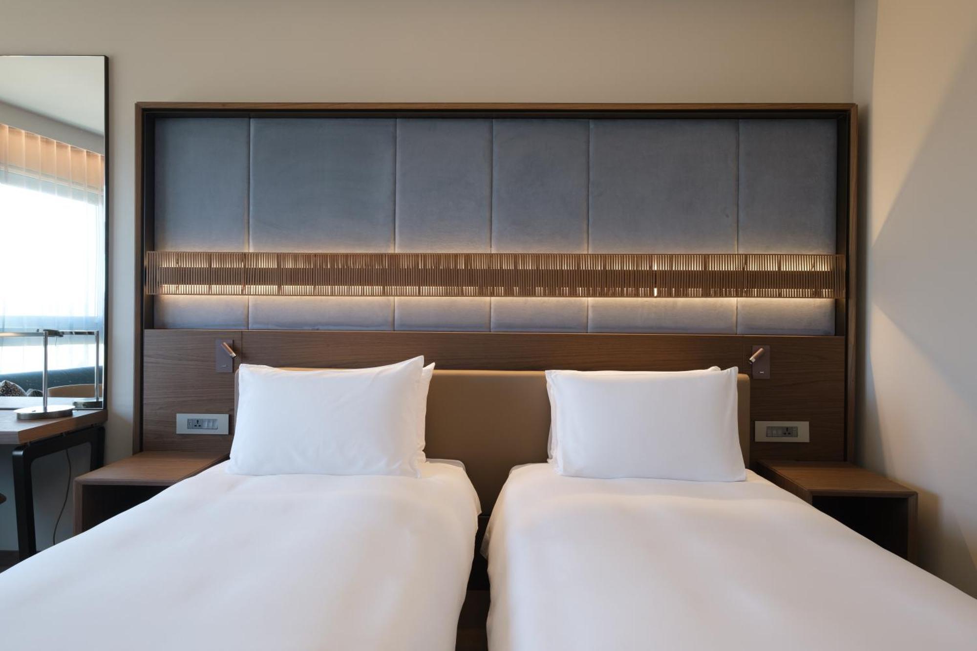 Deluxe Twin Room with Balcony and Sea View - Club Access