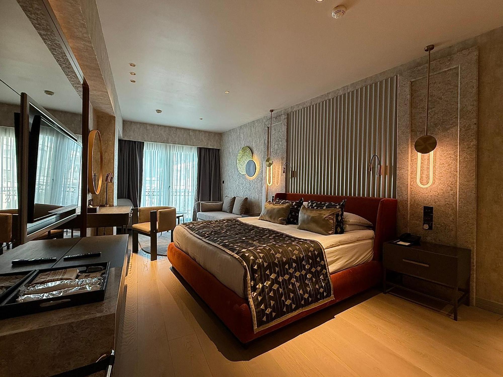 Executive Suite,1695749617:JPEG