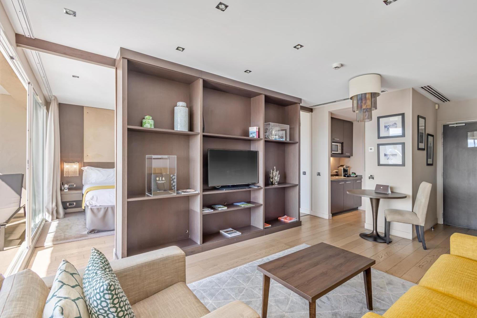 Top Floor Prestige Suite