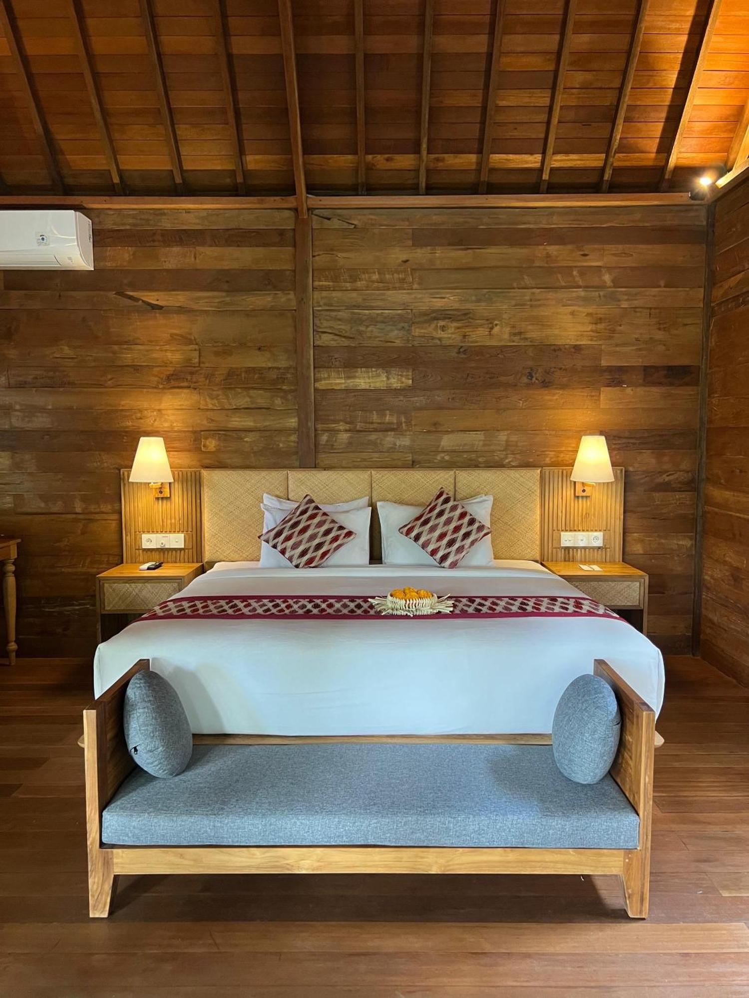 Wooden One-Bedroom Villa Private Pool