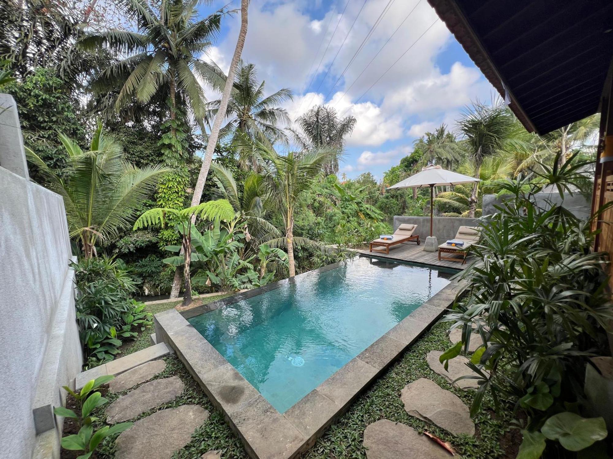 Wooden One-Bedroom Villa Private Pool