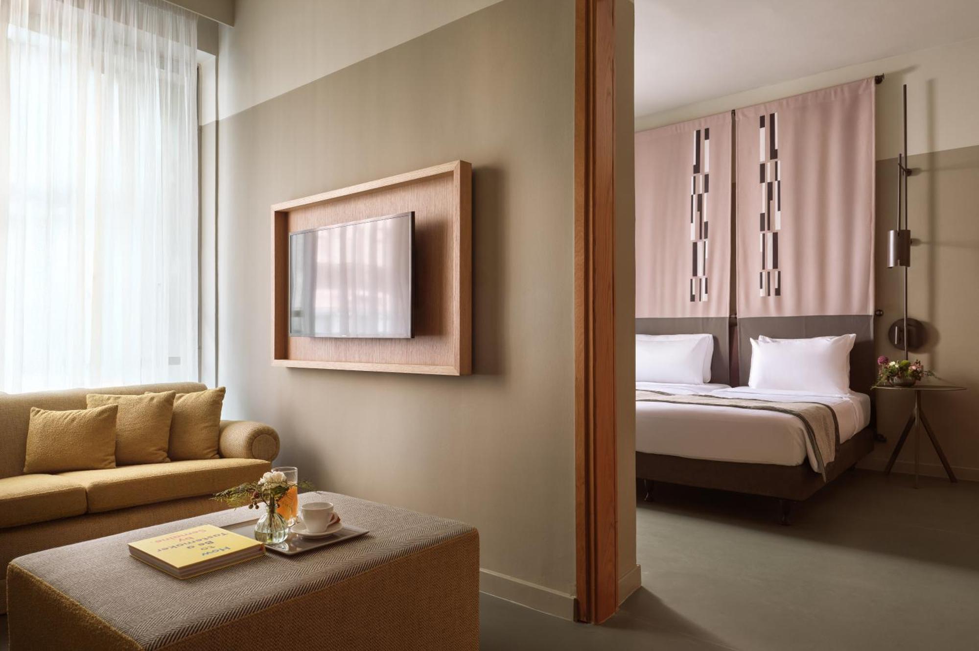 The One Suite,1704837697:JPEG