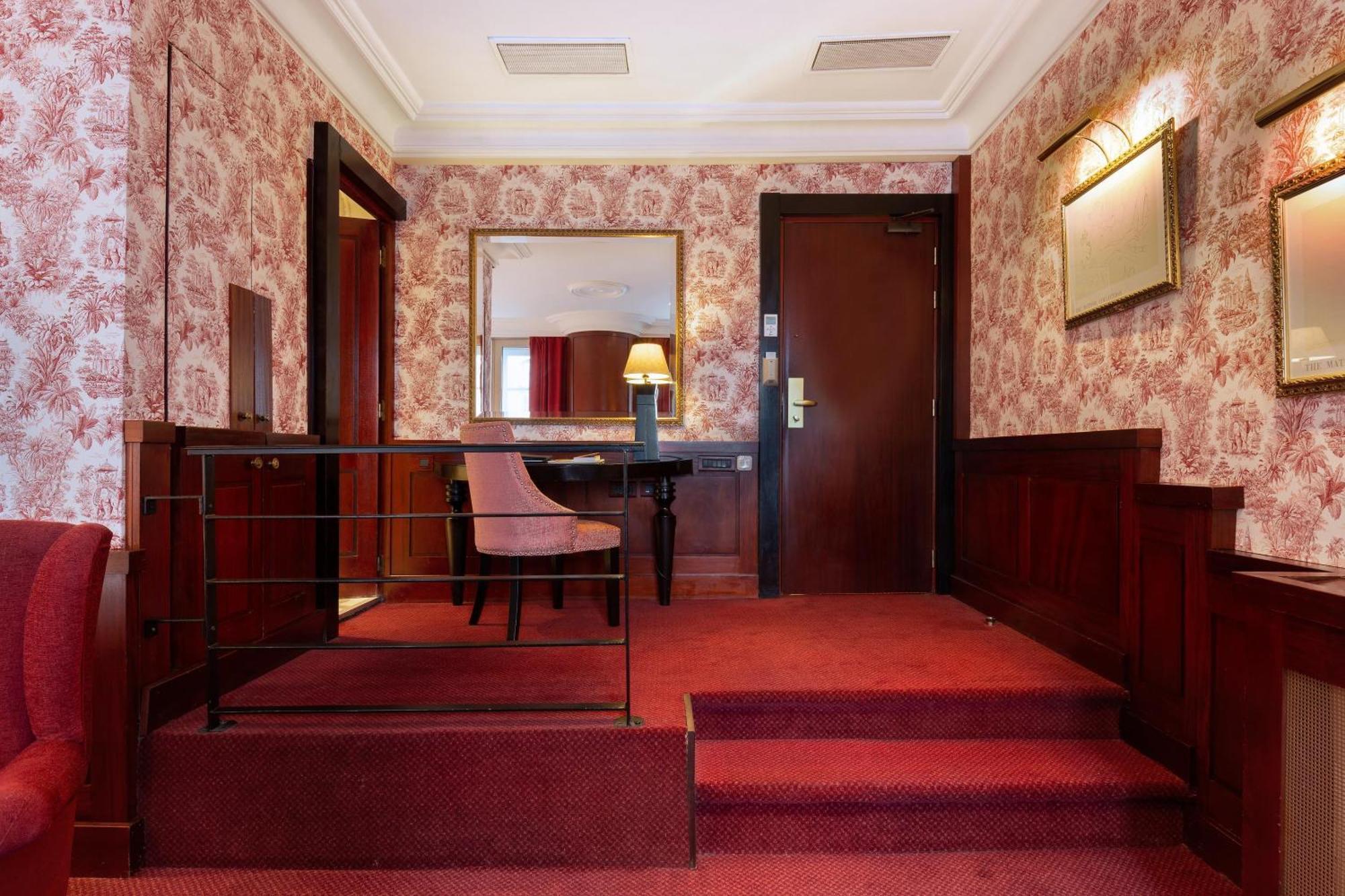 Junior King Suite Capitol View Non-Smoking,1739383268:JPEG