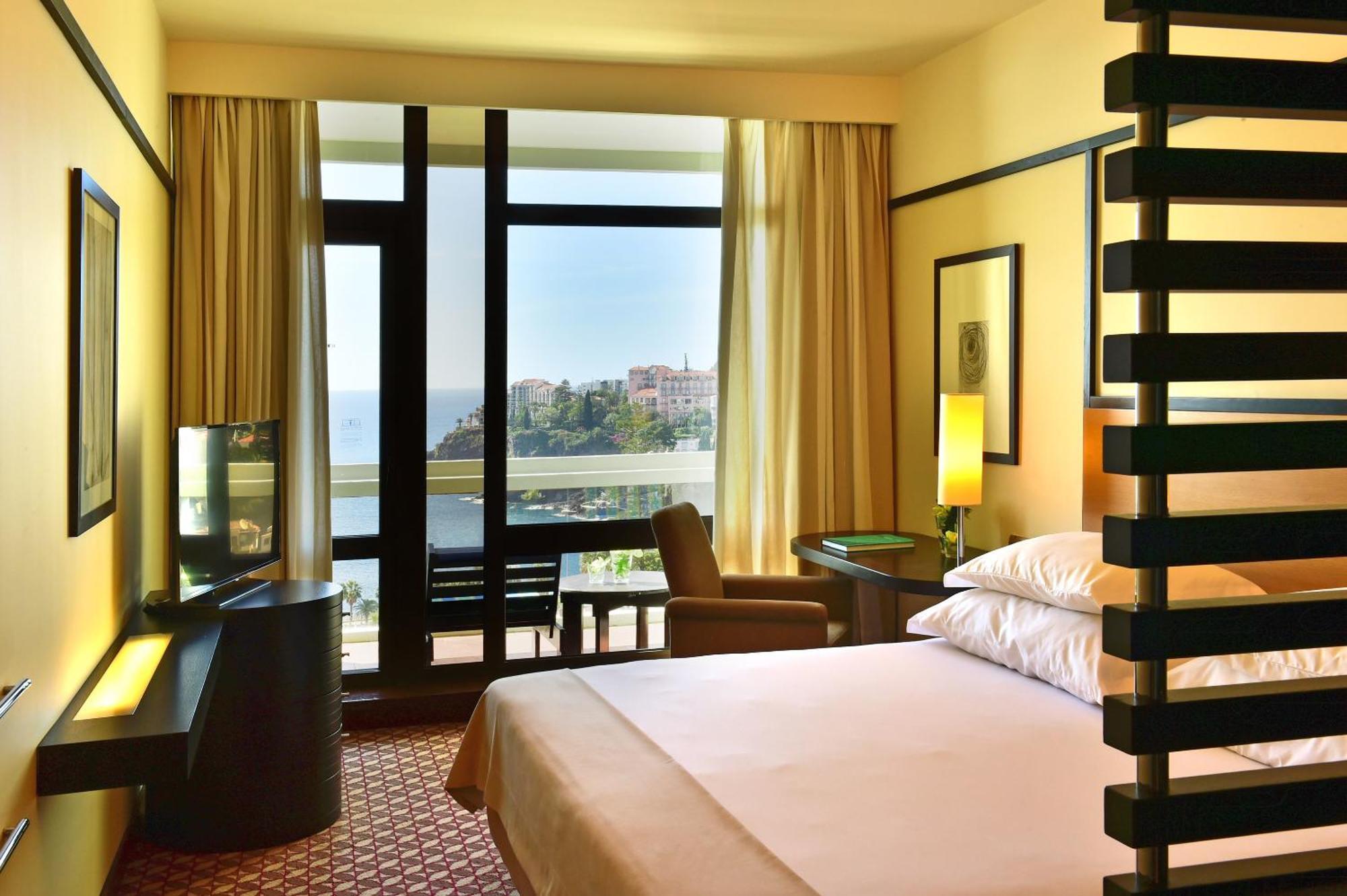 Classic Twin Room Partial Sea View
