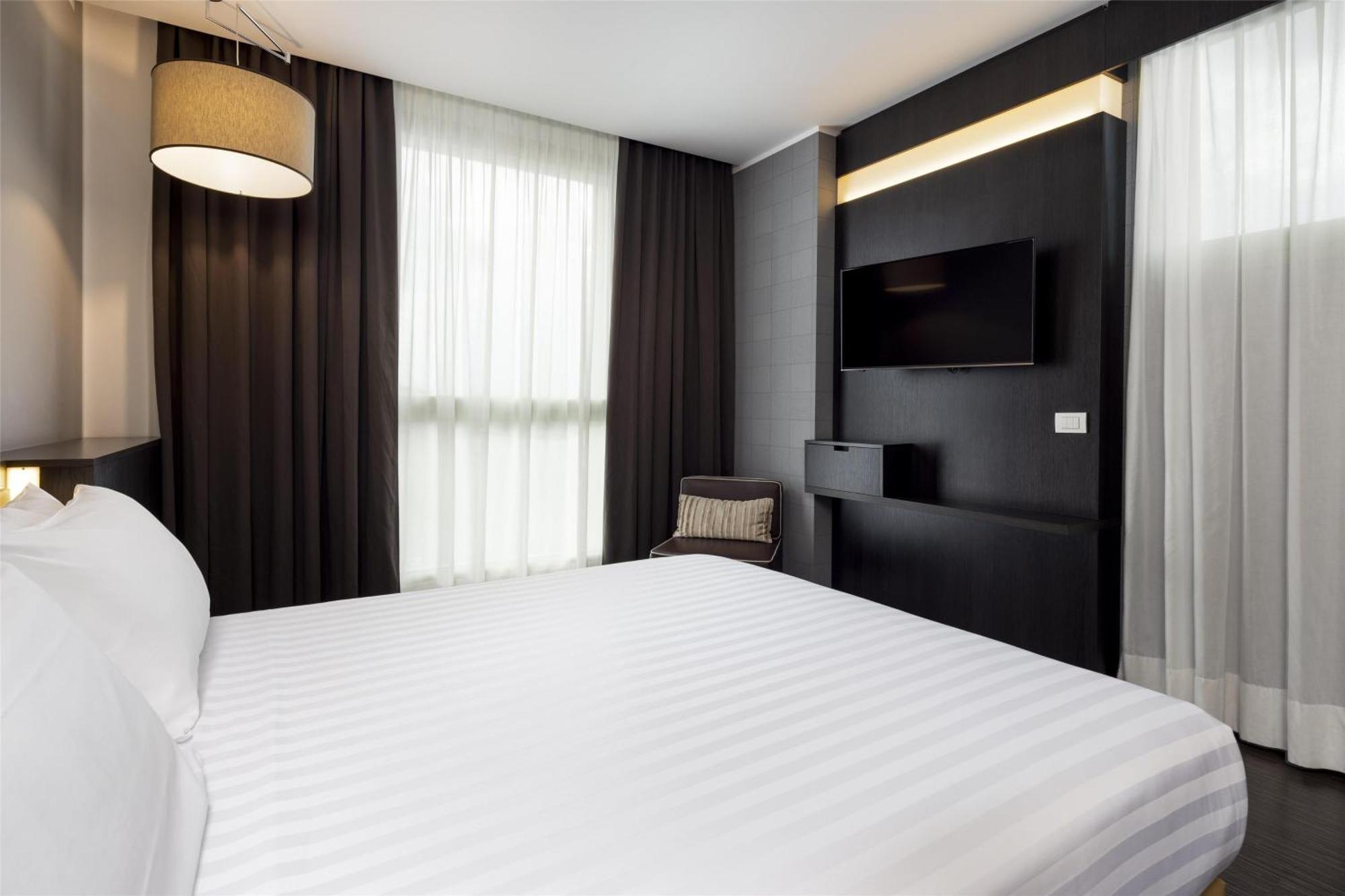 Superior Queen Room Queen Bed Non-Smoking